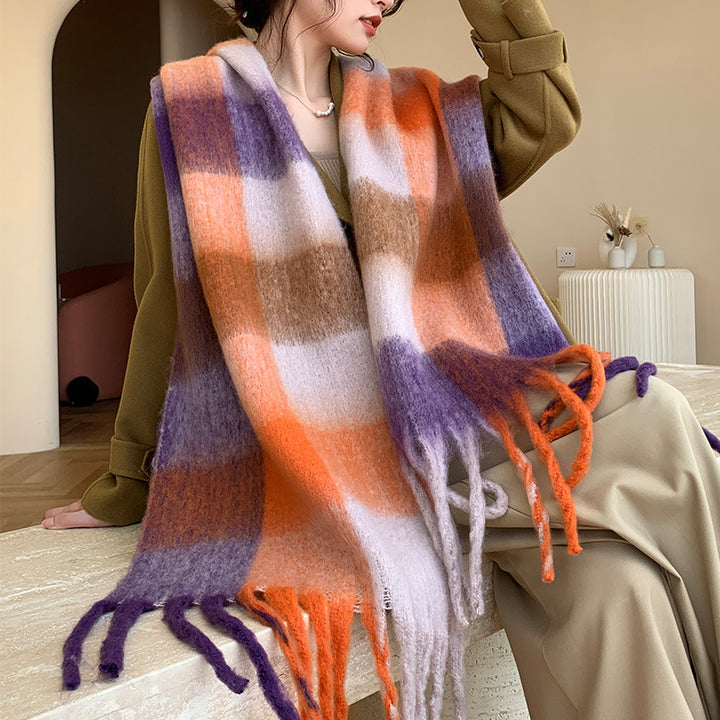 Padded scarf with check pattern and fringes
