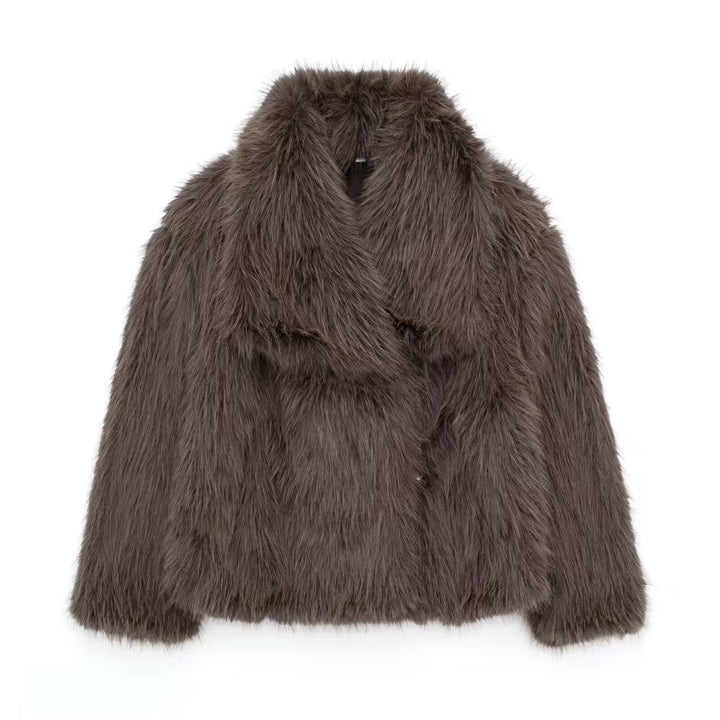 Fashionable coat with large faux fur lapel