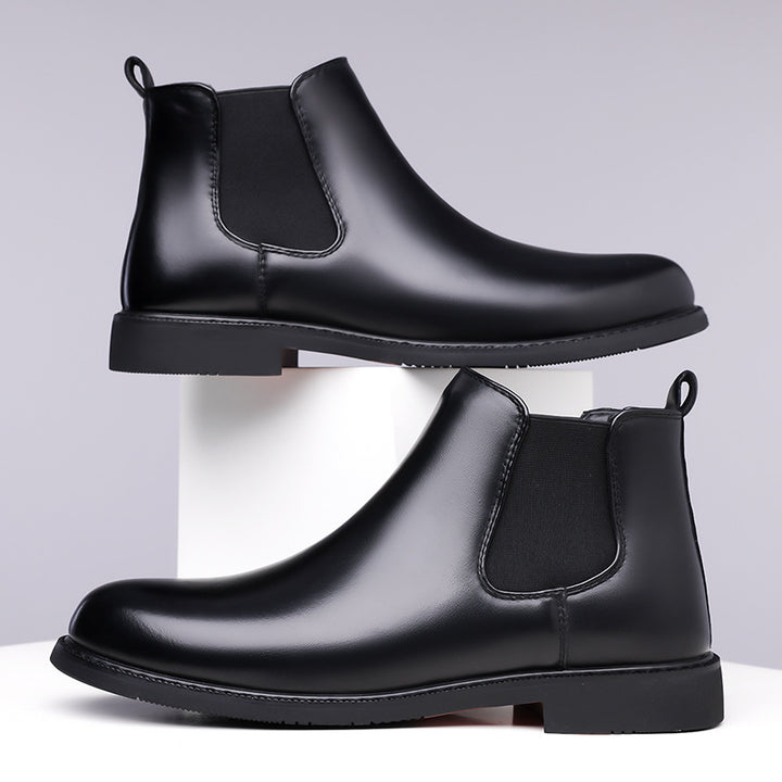 Robust men's work boots made of leather