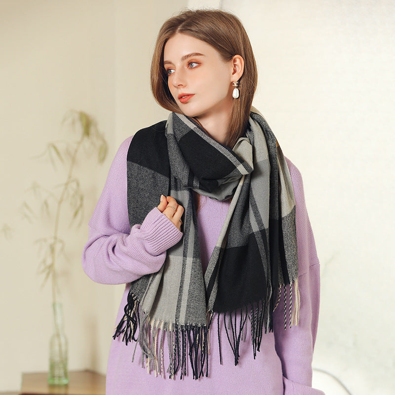 Checked women’s winter scarf with fringes