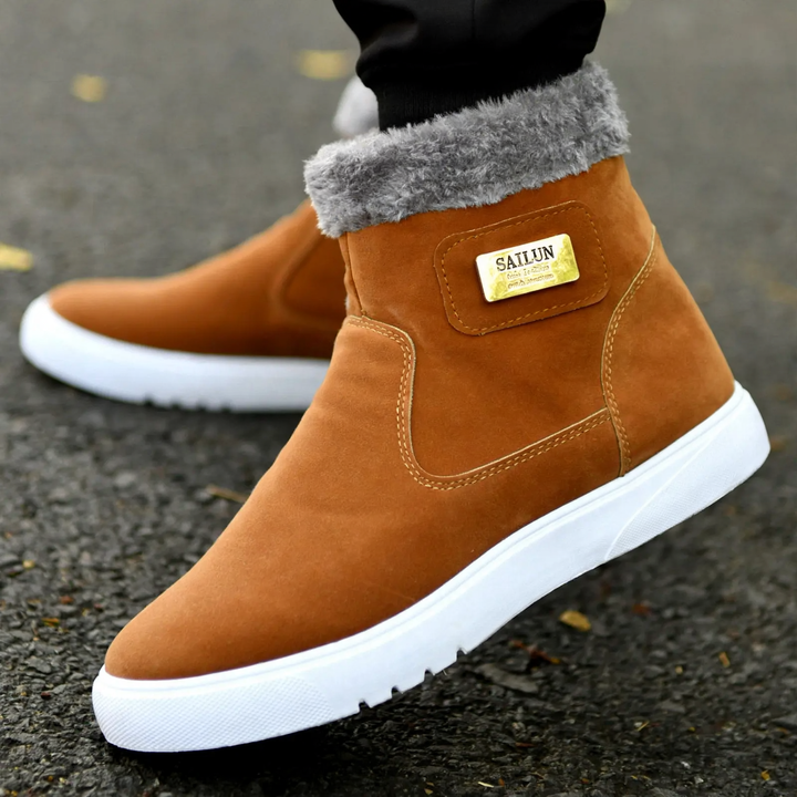 Insulated men's winter boots with non-slip sole