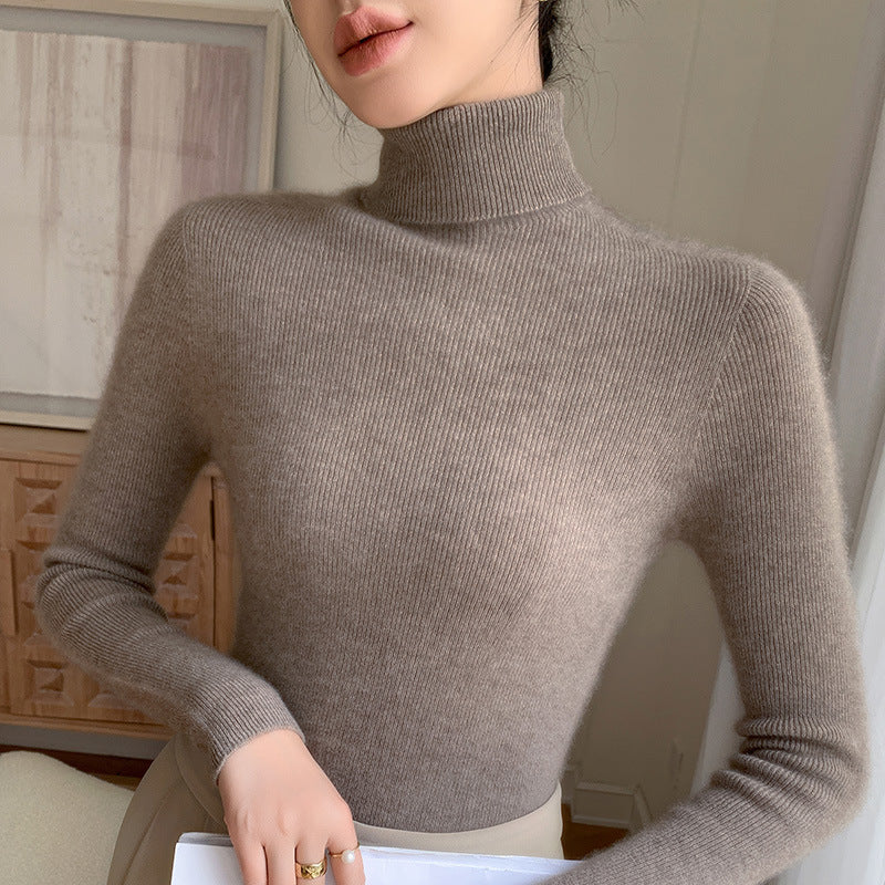 Women's turtleneck sweater made of 100% wool, seamless