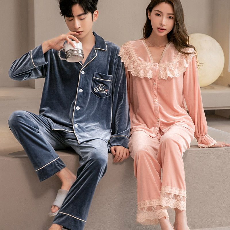 Pair-house suit made of gold velvet, long-sleeved