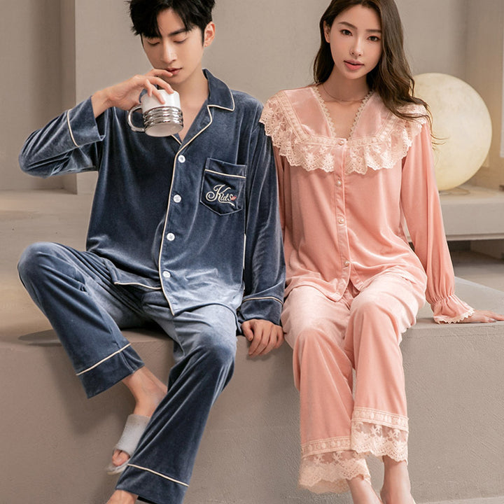 Pair-house suit made of gold velvet, long-sleeved