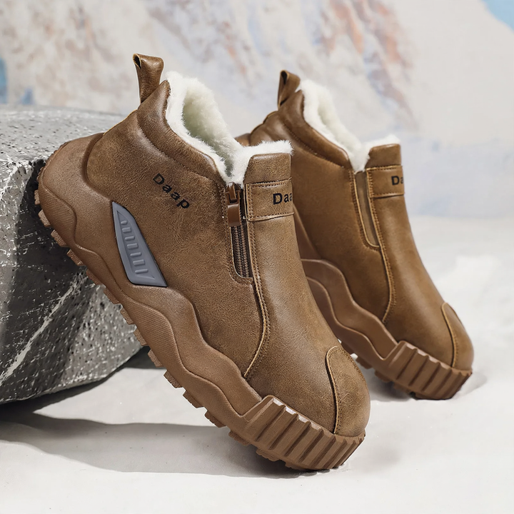 Insulated men's winter boots with non-slip sole