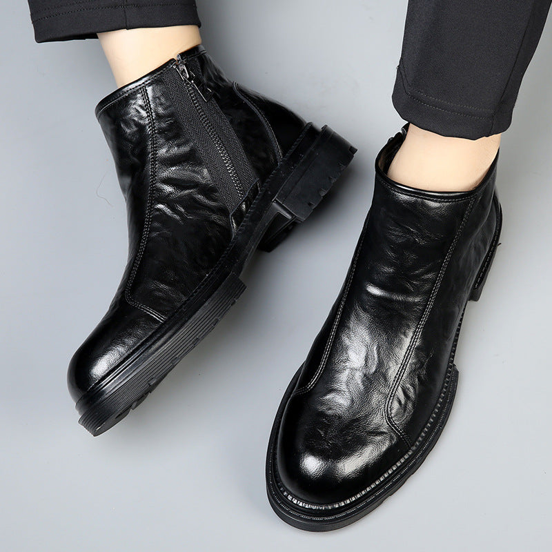 Robust men's leather boots in vintage style