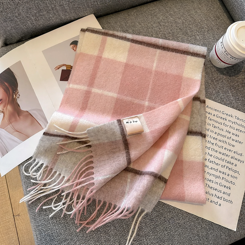 Classic wool scarf with check pattern