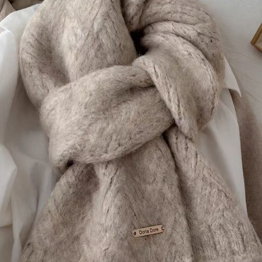 Knitted scarf made of wool blend