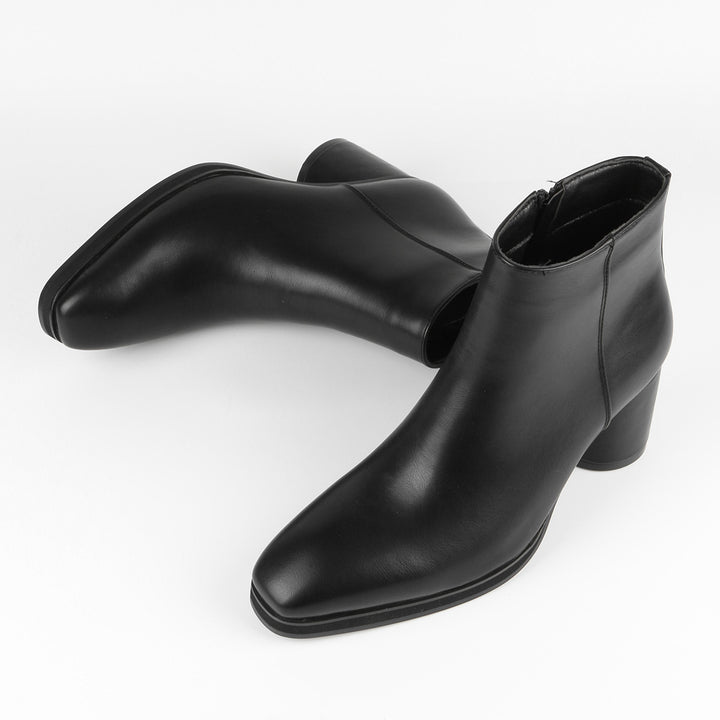 Elegant men's Chelsea boots