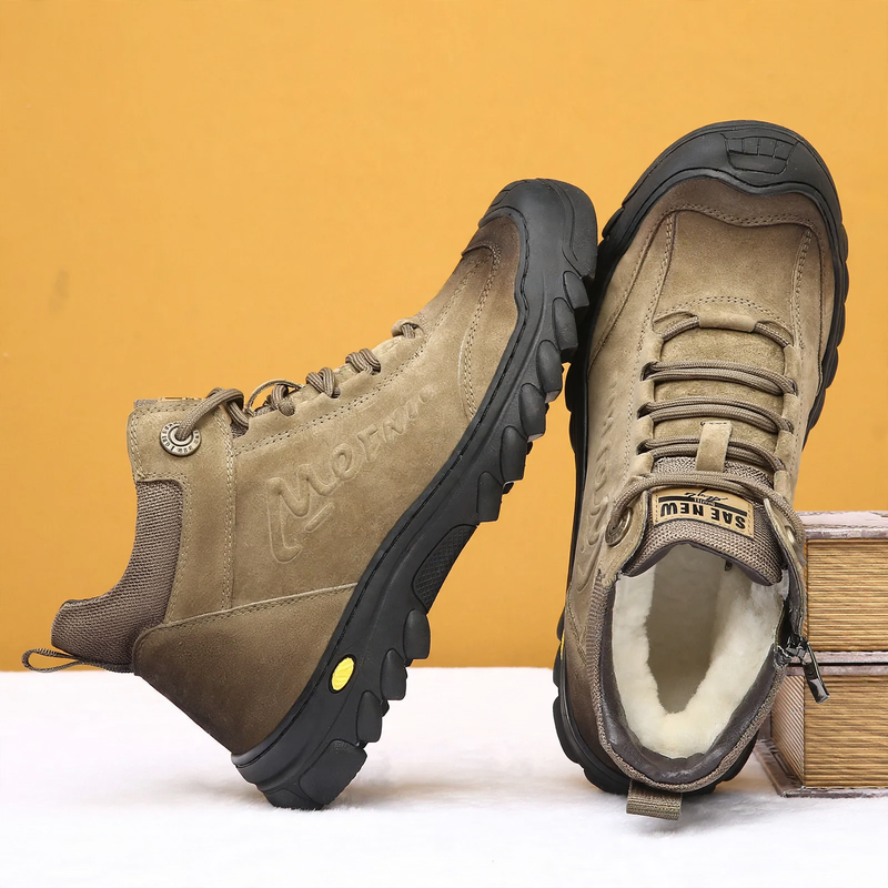Men's winter boots made of leather, lambskin lining