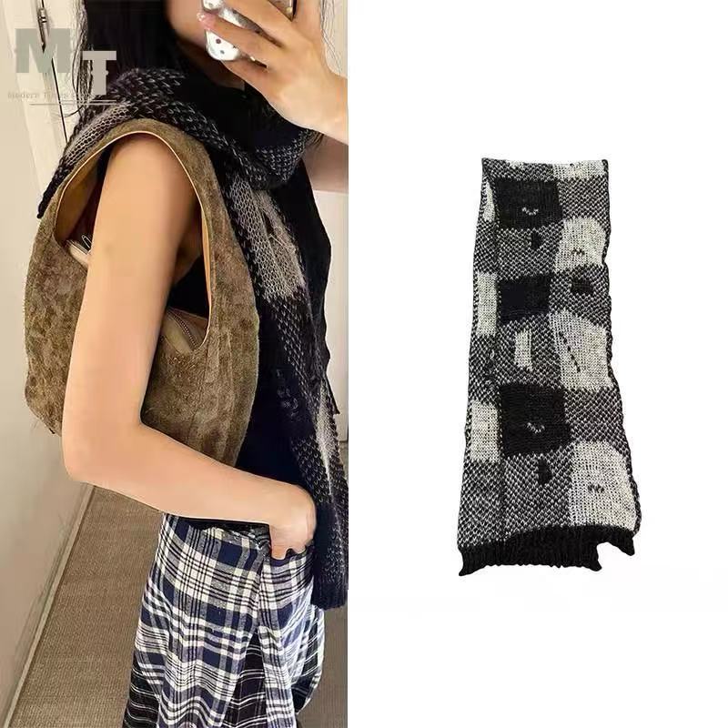 Checked knitted scarf in used look, 165 cm