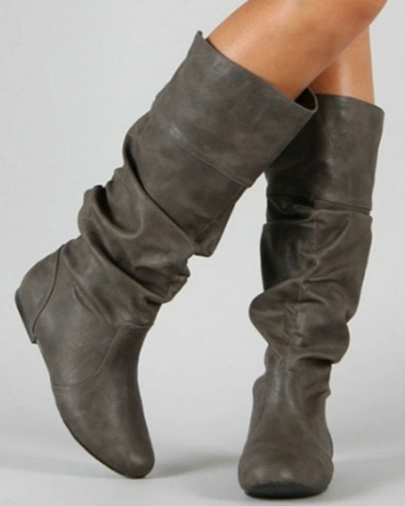 Chic und Stil | Flat Boots with Folds Up To The Knee