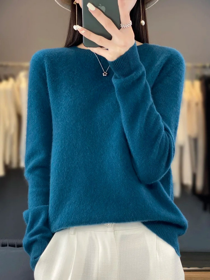 Chic Und Stil | Women's Round Neck Soft Elegant Knit Sweater