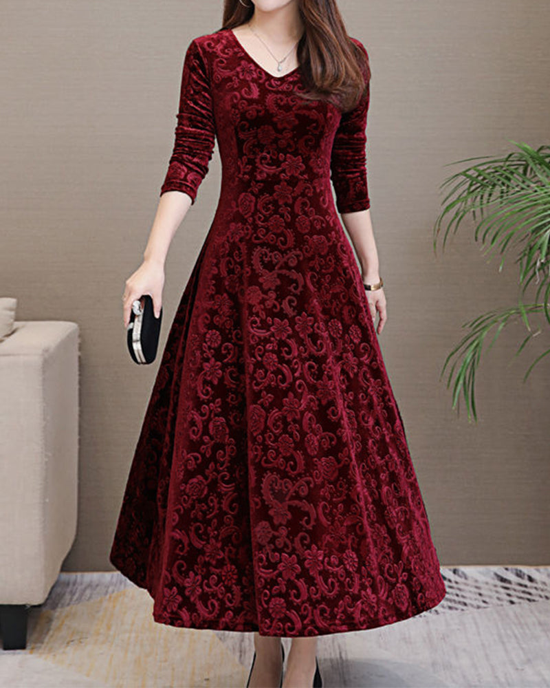 Lune London | Classic dress for women with three-quarter sleeves and a full design