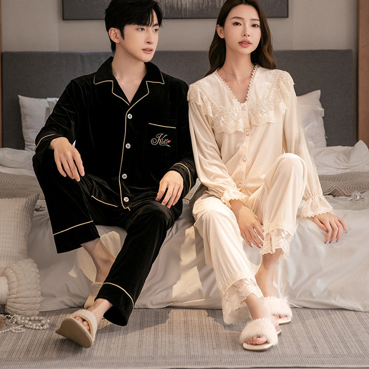 Pair-house suit made of gold velvet, long-sleeved