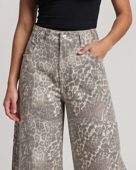 Women's wide palazzo pants with leopard pattern and casual baggy cut Amarae