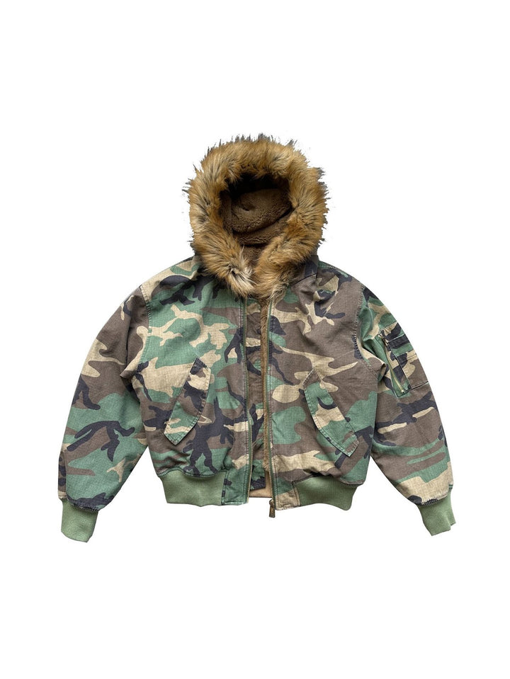 Padded men's winter jacket with camouflage pattern