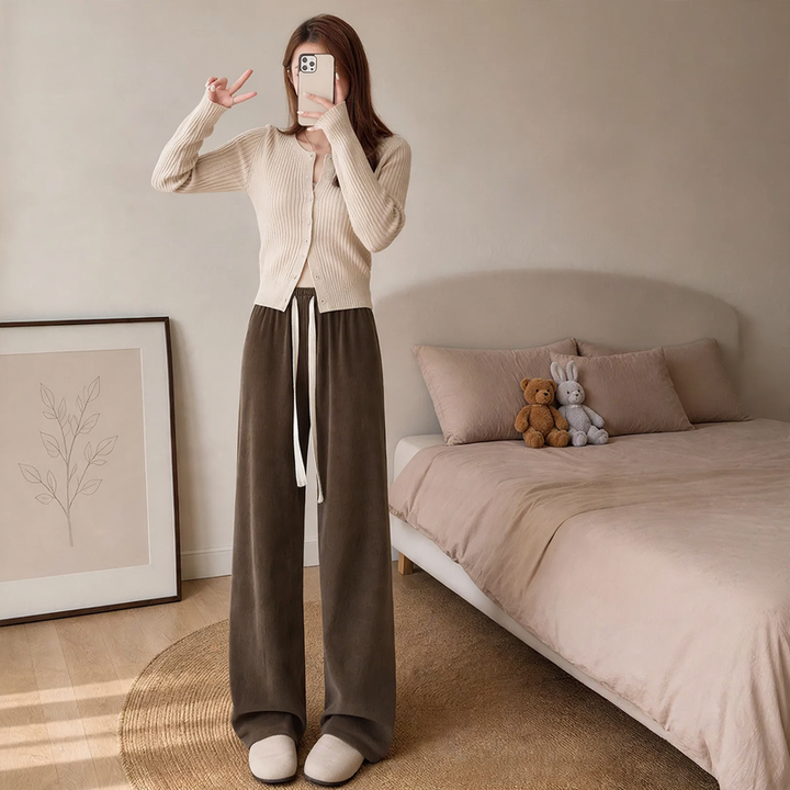 Fleece-lined women's corduroy pants with lamb fleece look