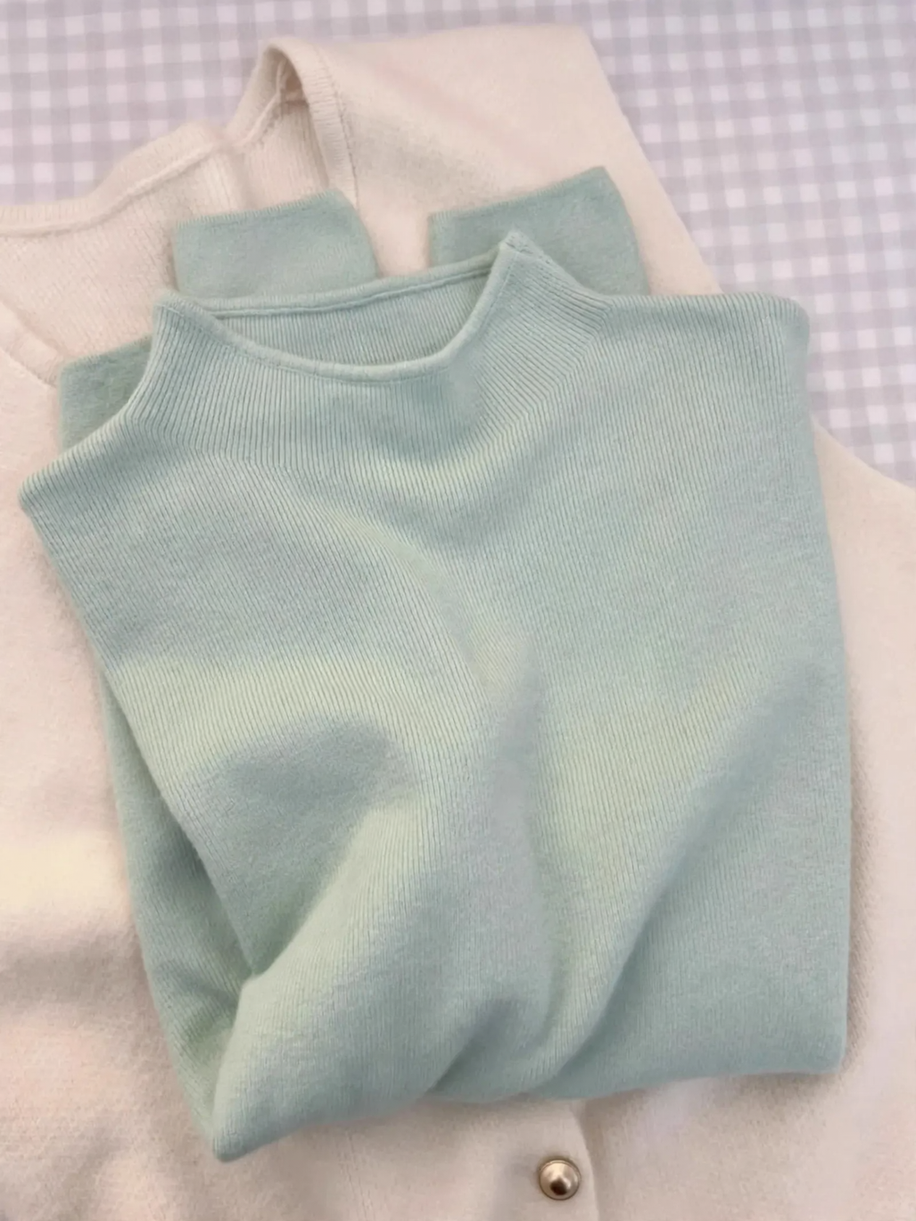 Ladies knit pullover, standing collar, soft