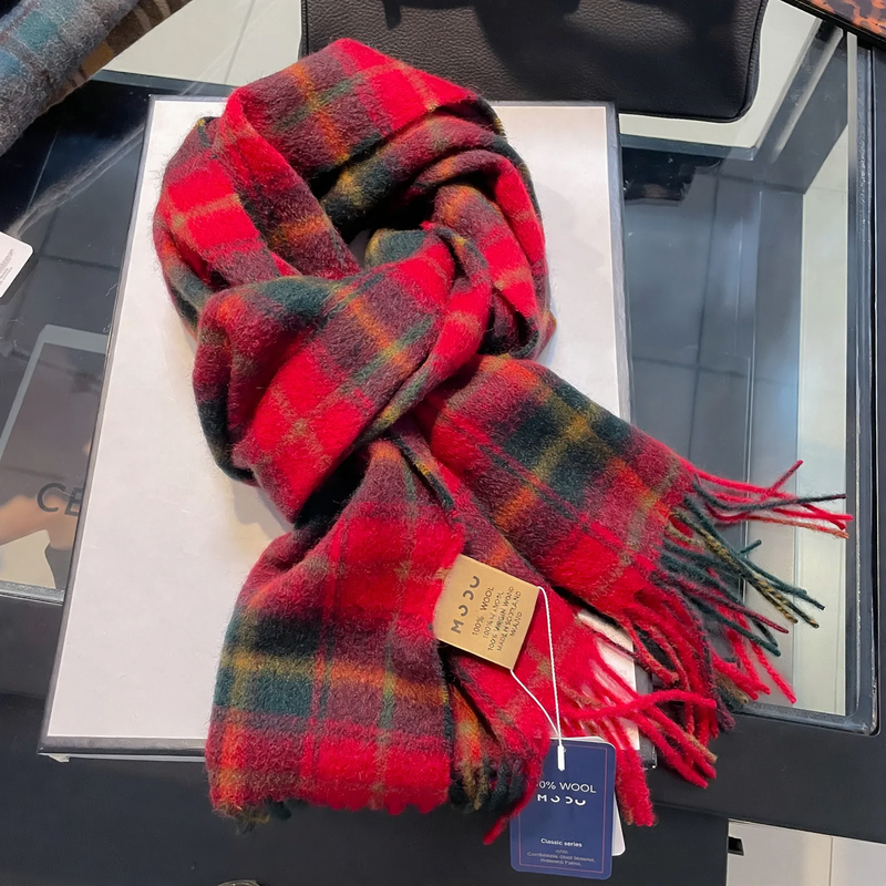 Classic wool scarf with check pattern