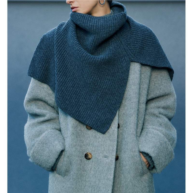 Knitted shoulder warmer made of merino wool with slit