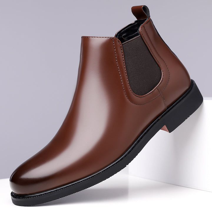 Robust men's work boots made of leather