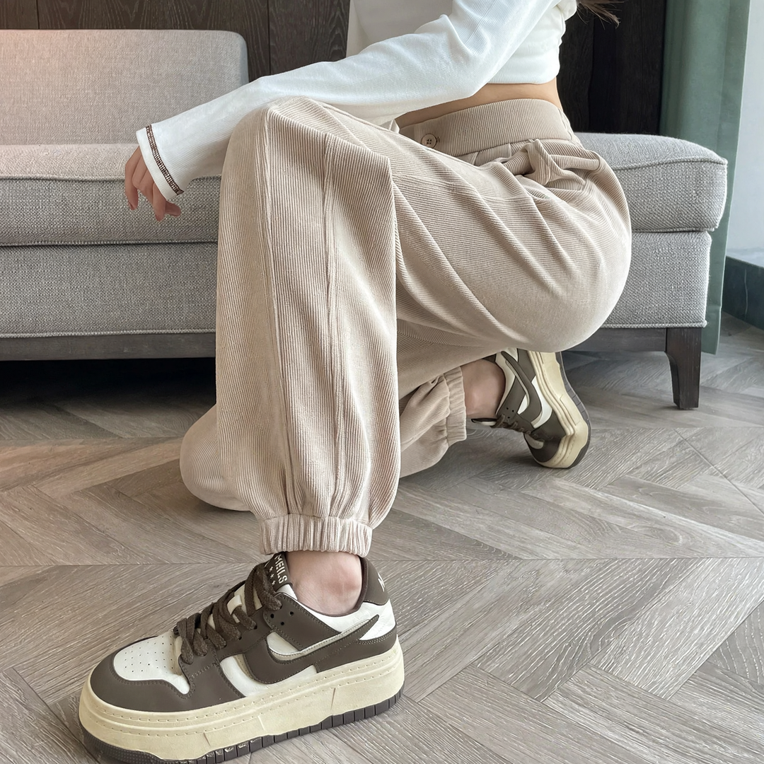 Ladies leisure pants made of chenille cord, elastic leg cuffs