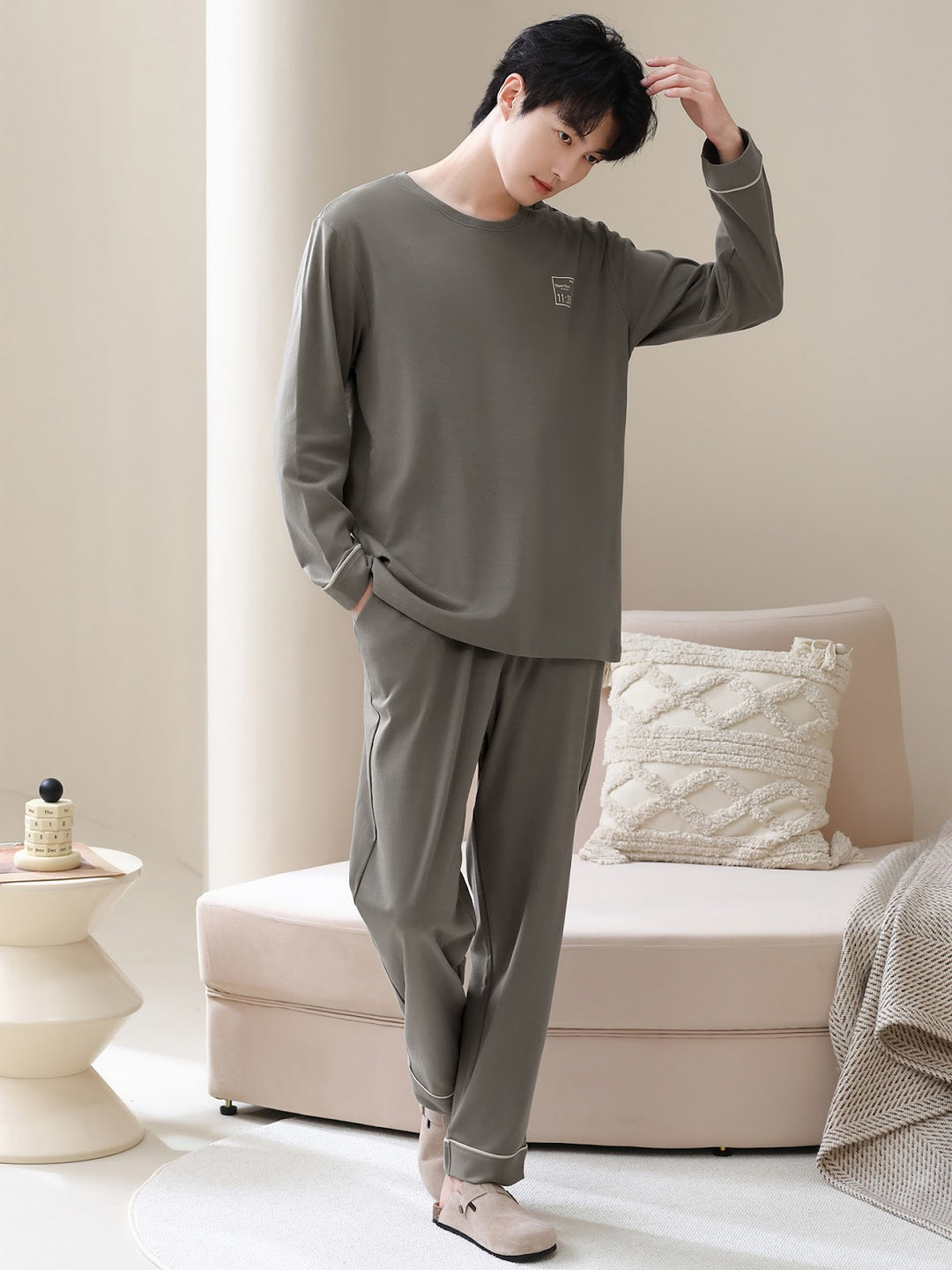 Loose men's cotton pajamas