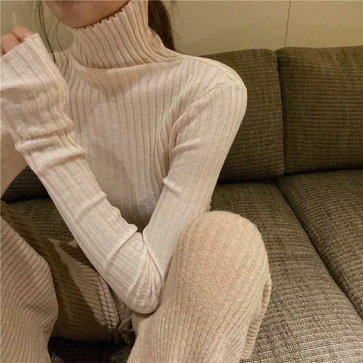 Elegant ladies' knitted pullover with stand-up collar, figure-hugging