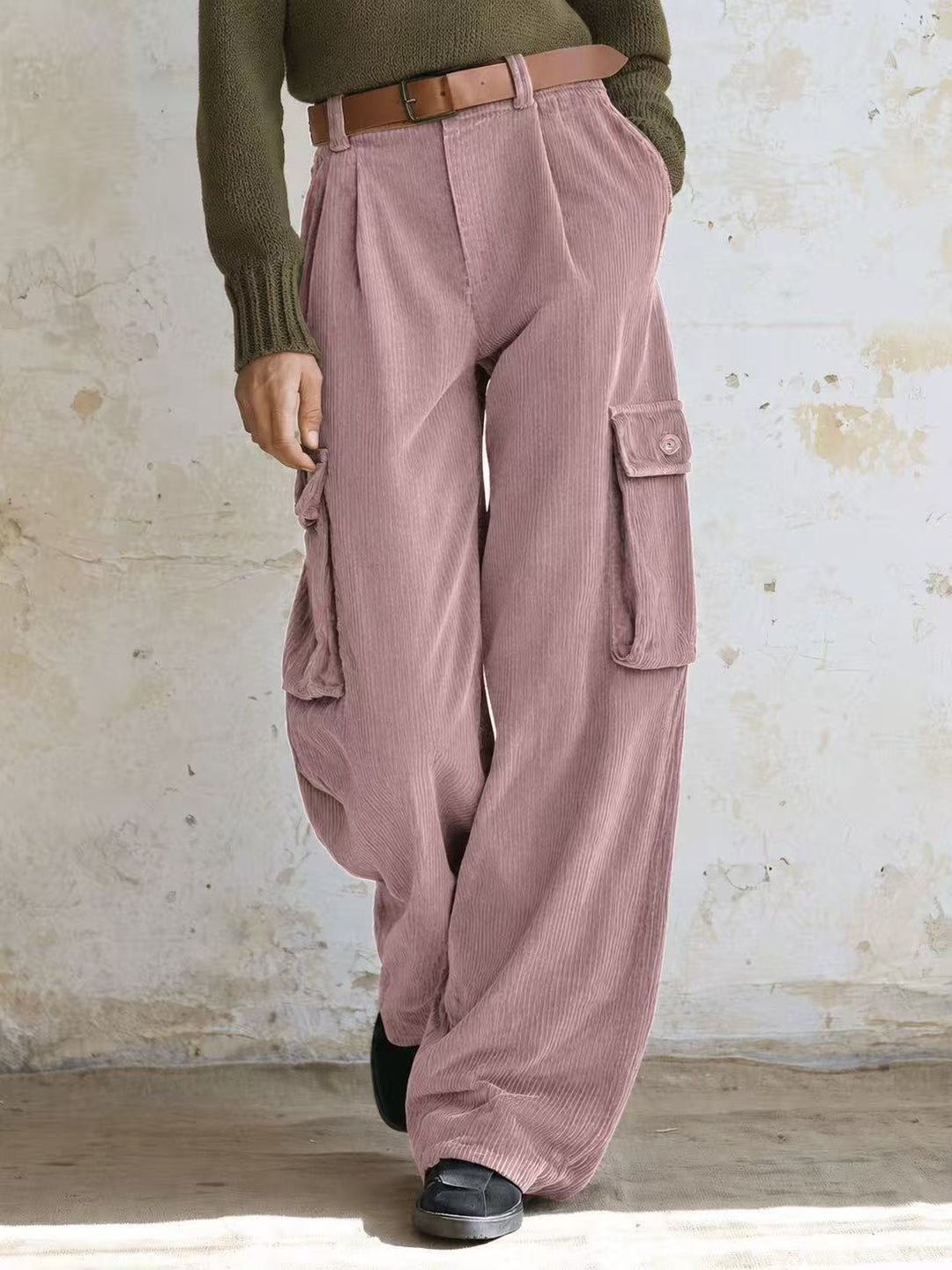 Versatile corduroy cargo pants with high waistband