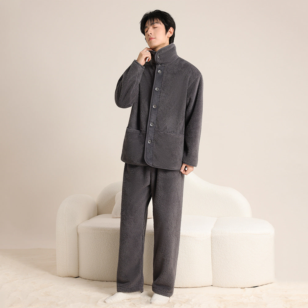 Women’s pajama set made of coral fleece with lapels
