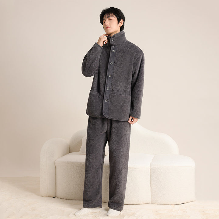 Women’s pajama set made of coral fleece with lapels