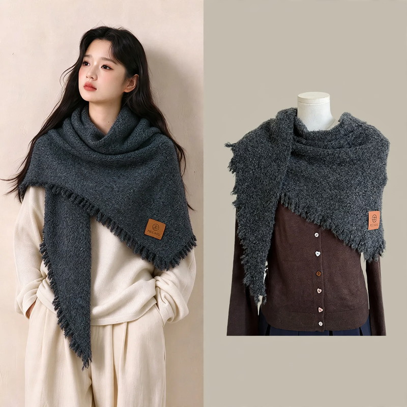 Triangle scarf with wool content, warming