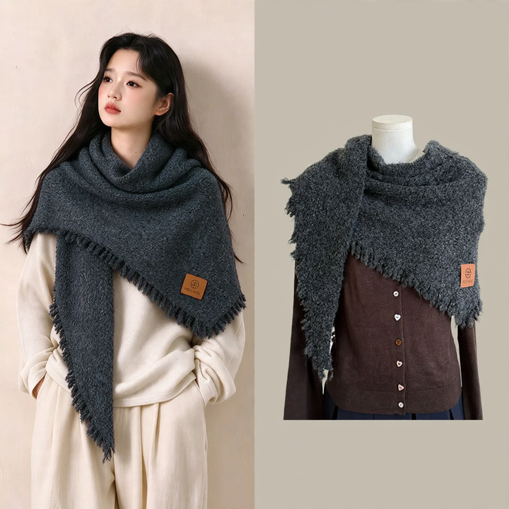 Triangle scarf with wool content, warming