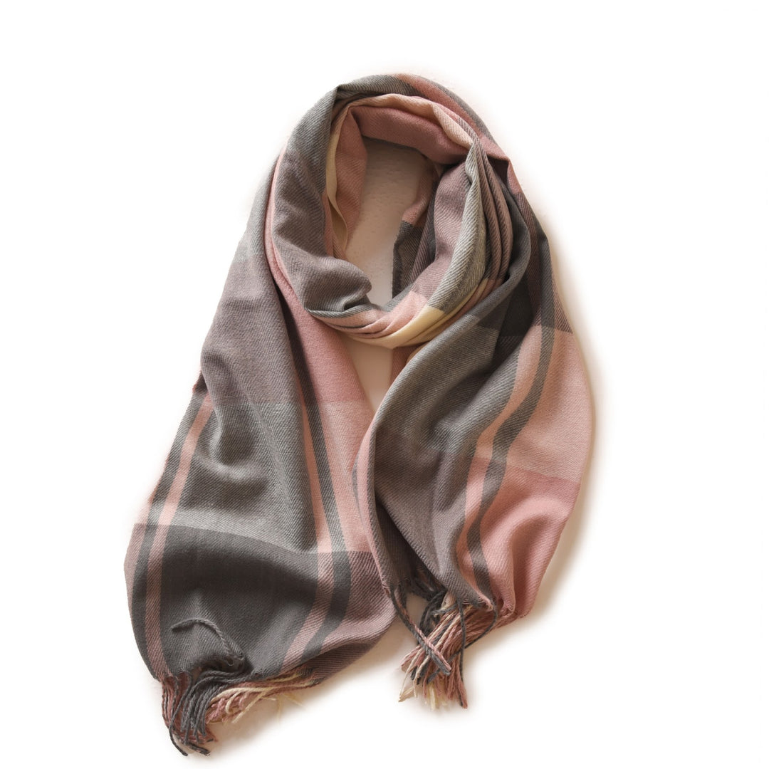 Checked women’s winter scarf with fringes