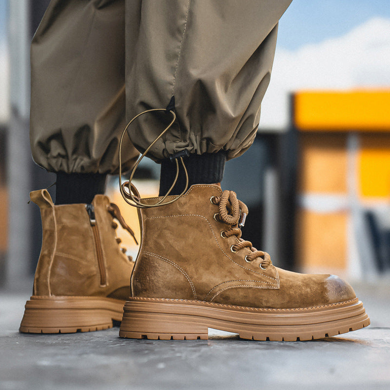 Classic men's boots made of pigskin