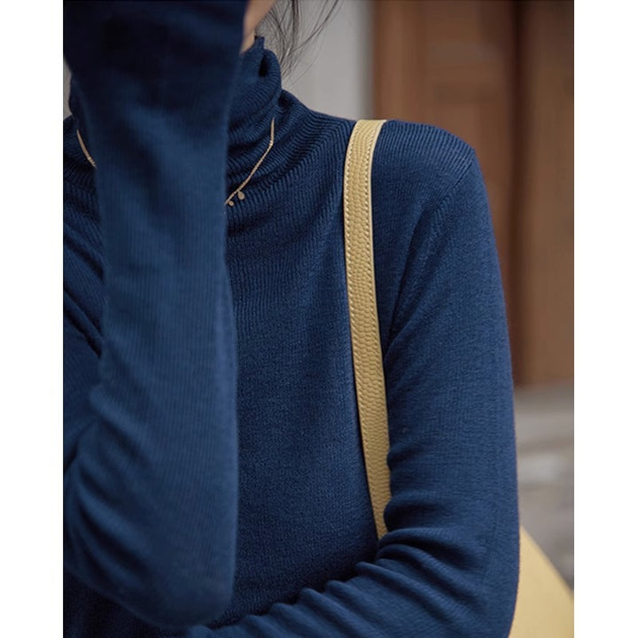 Women's wool pullover with stand-up collar