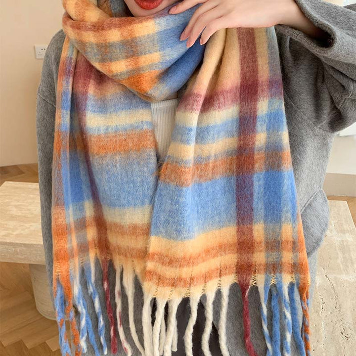 Padded scarf with check pattern and fringes