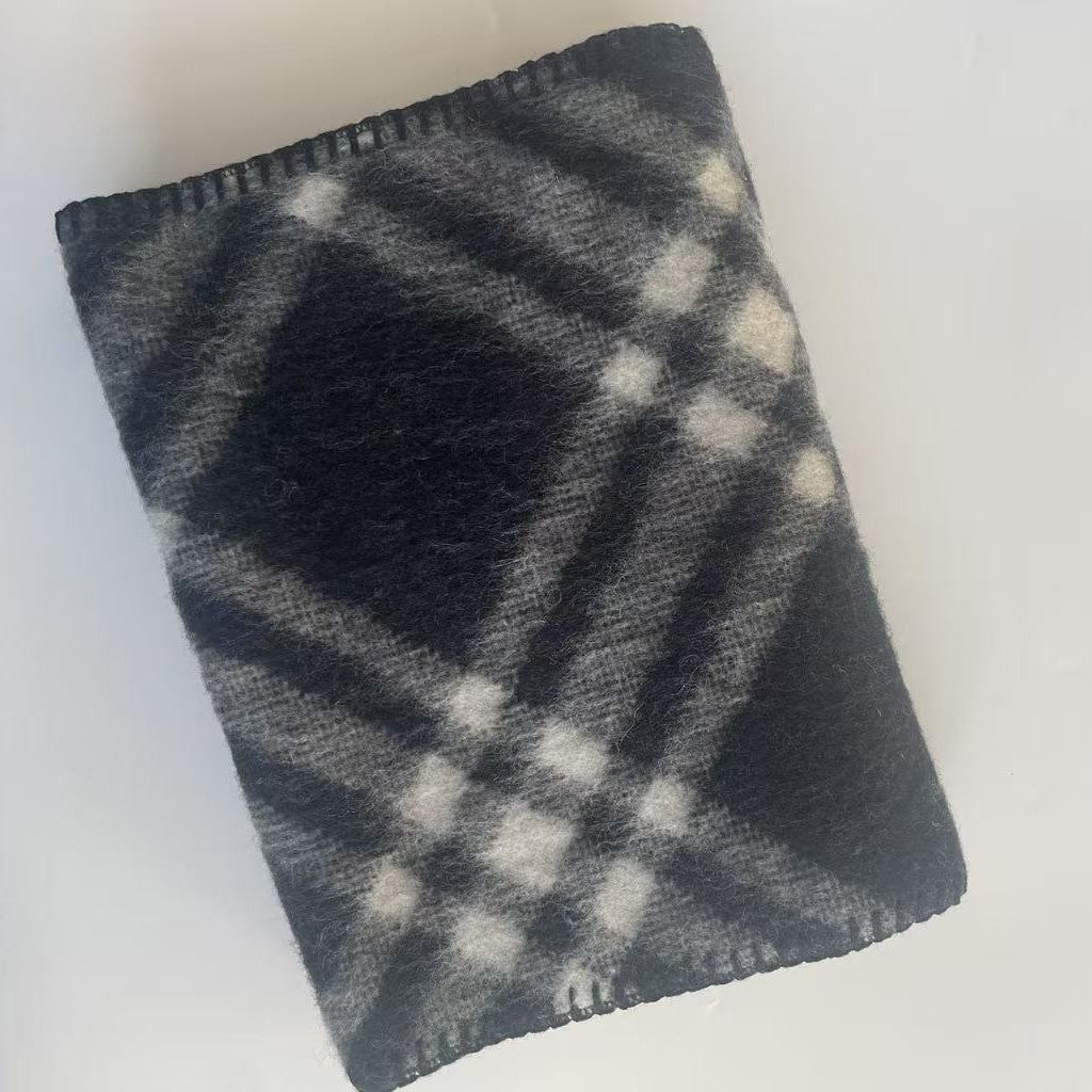 Thick checkered wool scarf, 30x182cm