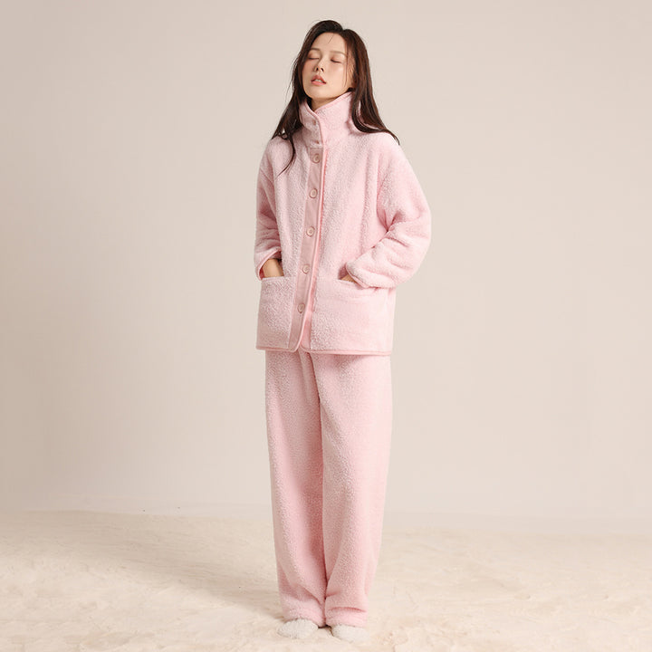 Women’s pajama set made of coral fleece with lapels