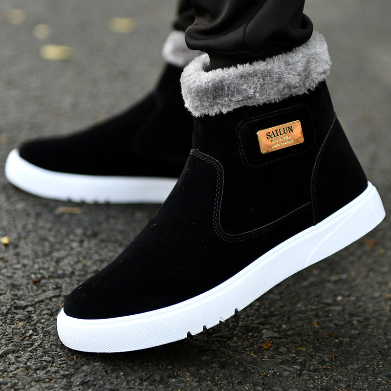 Insulated men's winter boots with non-slip sole
