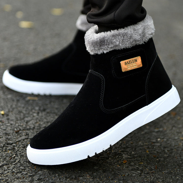 Insulated men's winter boots with non-slip sole
