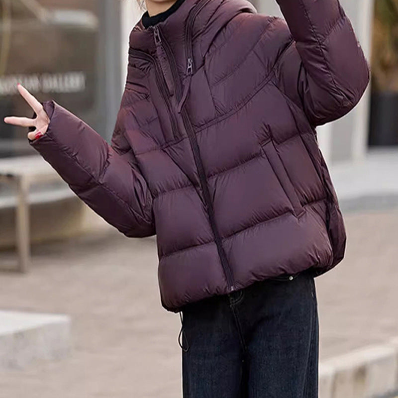 Short women's down coat with duck down