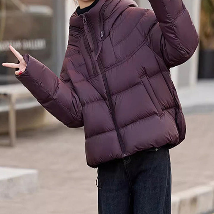Short women's down coat with duck down