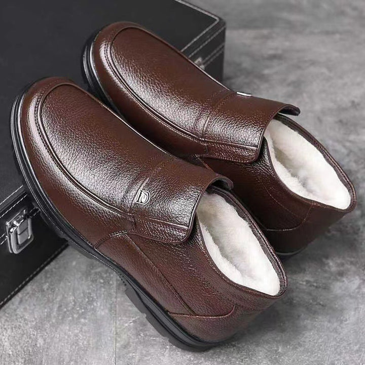 Padded men's winter boots with lambskin lining