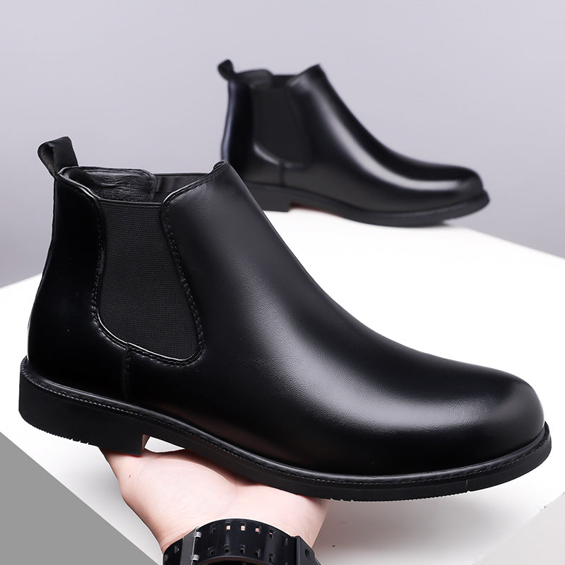 Robust men's work boots made of leather