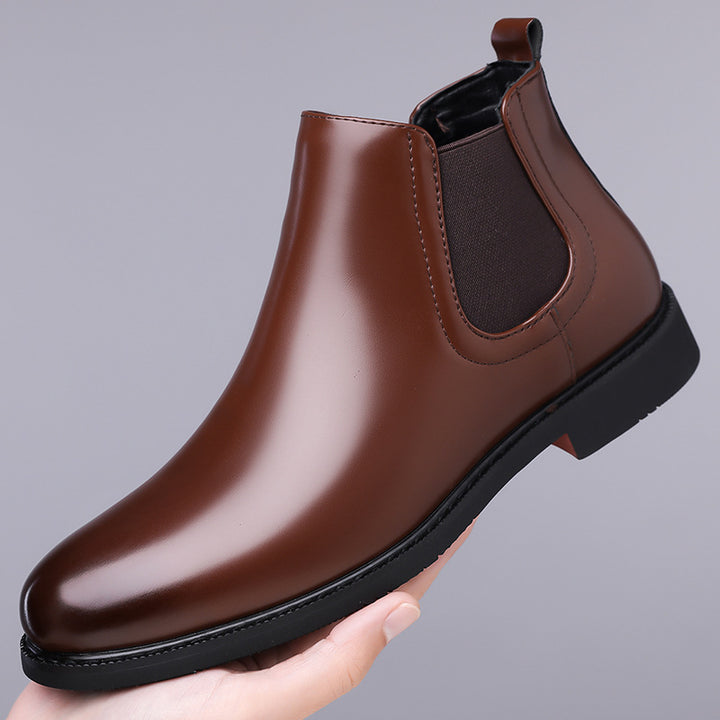Robust men's work boots made of leather