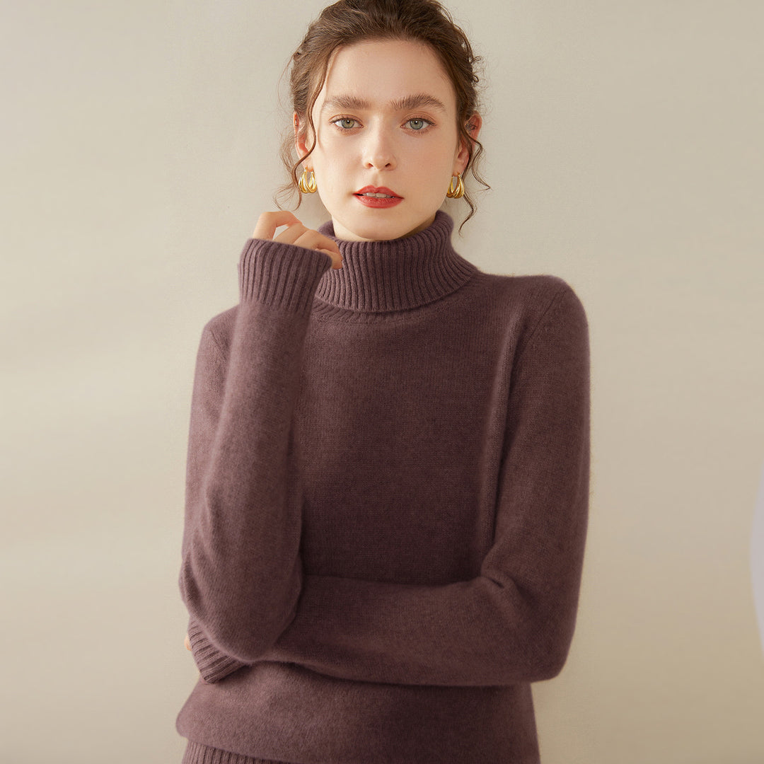 Women's turtleneck sweater made of wool, solid color
