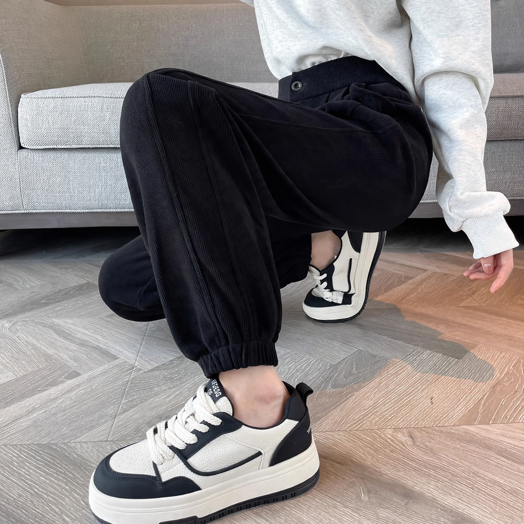 Ladies leisure pants made of chenille cord, elastic leg cuffs