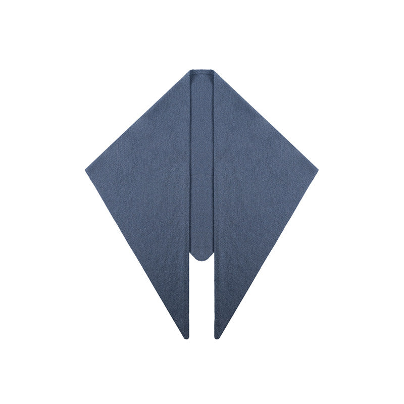 Triangle scarf made of 100% wool, elegant and warming
